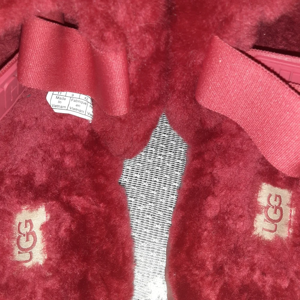 ugg - Picture 3 of 5